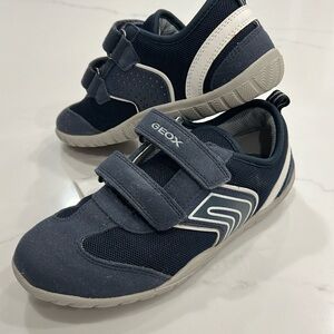 GEOX boys sneakers size EU32/ US 1, brand new with tag